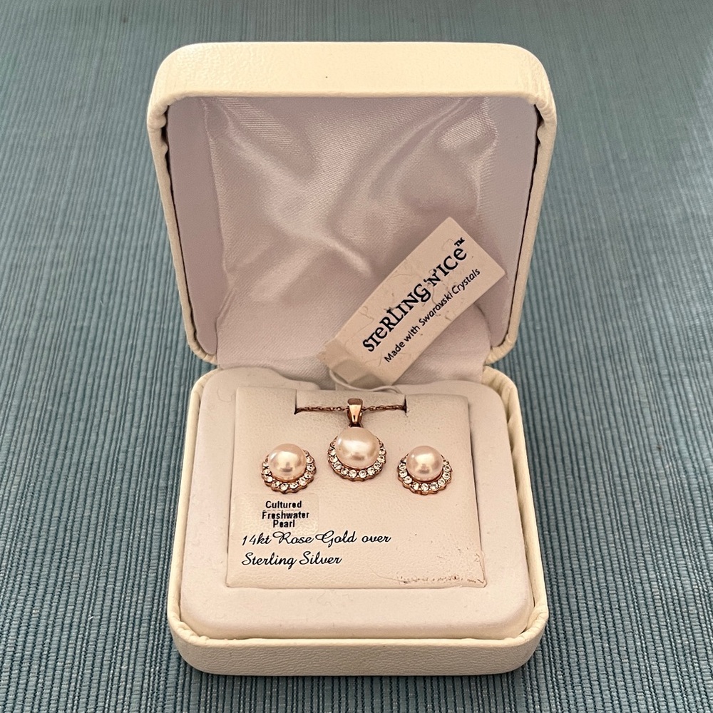 Pearl and rose gold necklace and earring set